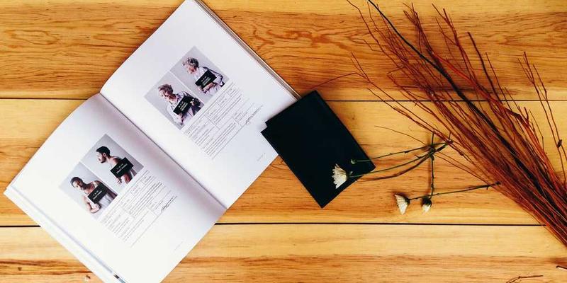 客厅墙壁在不同时间段光线的移动轨迹图，展示从三点至四点光线在墙面上的变化