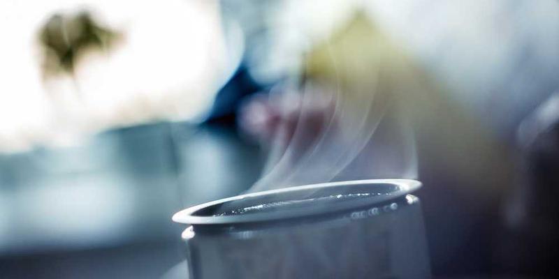 故意误解一项社会习俗，并坚持自己的解读方式生活一天