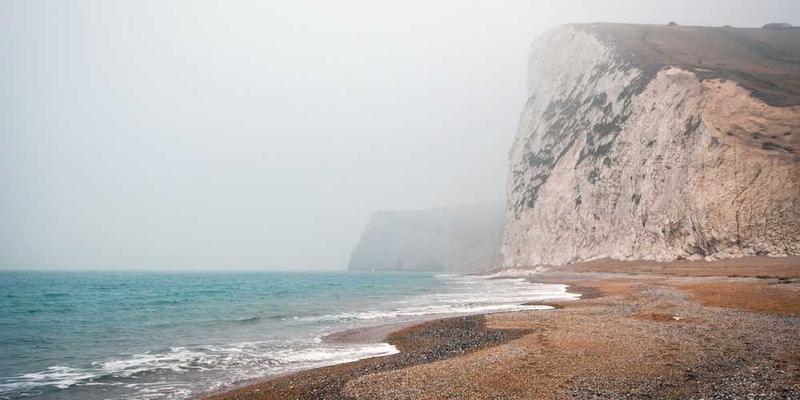 我和AI玩故事接龙，每轮它都能将剧情推向更意想不到却合理的方向——谁在引领